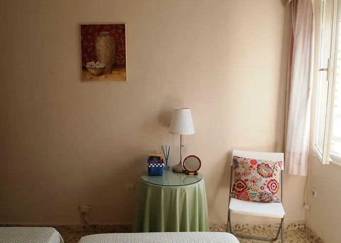 Frente A La Playa Pansiyon Málaga